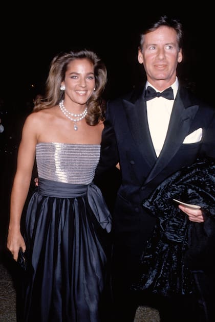 En 1989, con su segunda mujer, Kelly Preston, que trabajaba en su compañía y era su asistente.