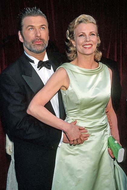 En 1990, durante el rodaje de "Ella siempre dice sí", Kim conoció a Alec Baldwin. Se casaron tres años después, tuvieron a Ireland y enfrentaron una larga batalla judicial y mediática por la custodia de ella