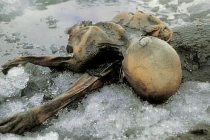 En 1991, el cuerpo de un hombre prehistórico fue hallado emergiendo del hielo que se derretía