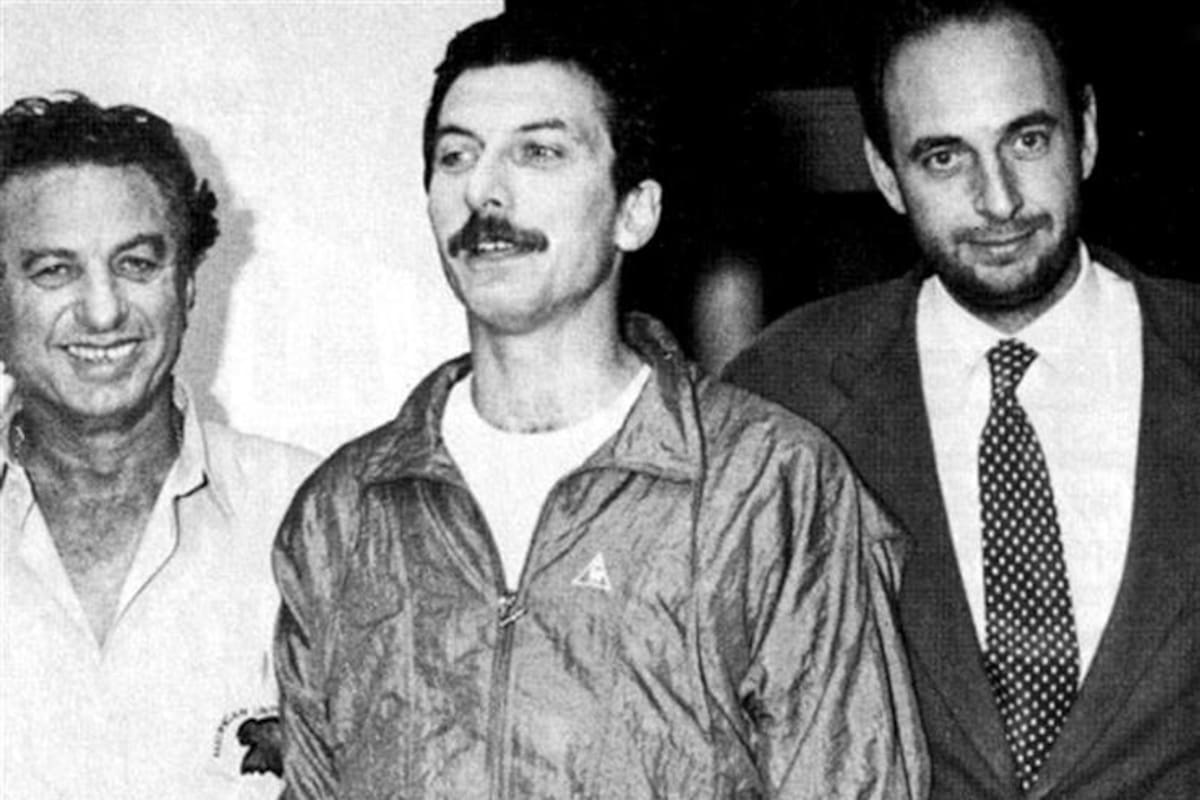 En 1991 el presidente fue secuestrado y mantenido cautivo durante 12 días hasta que su padre pagó US$ 6.000.000 de rescate