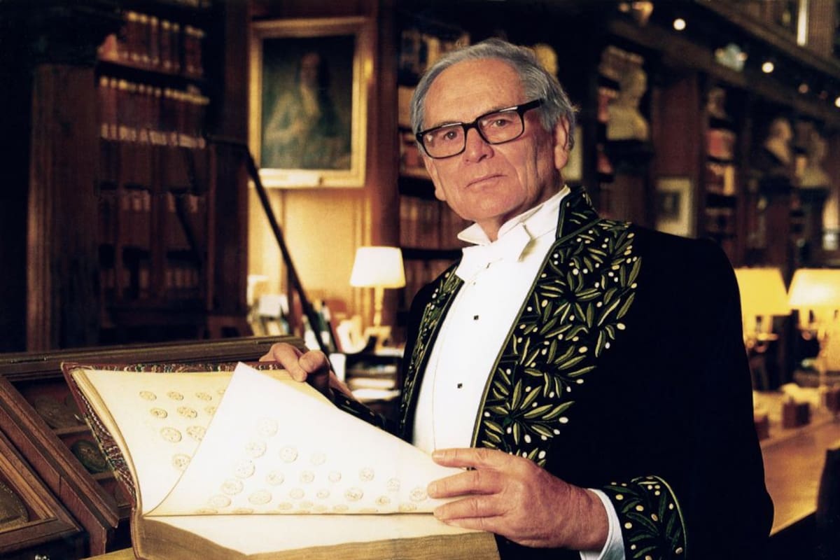 En 1992 Pierre Cardin fue nombrado miembro de la Academia de Bellas Artes