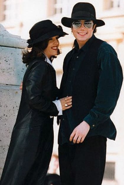En 1994, junto a Lisa Marie Presley. Se separaron dos años después. Él se volvió a casar con Debbie Rowe, con quien tuvo dos hijos.