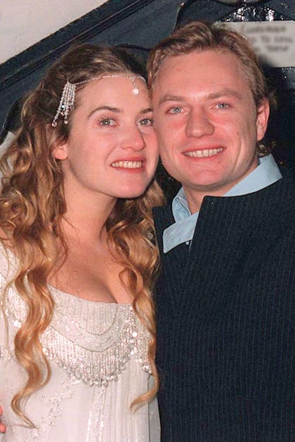 En 1998 se casó con el asistente de director Jim
Threapleton, con quien se convirtió en mamá de Mia Honey, su primogénita, en el año 2000