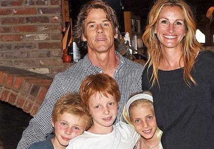 En 2002, Roberts se casó con Danny Moder, tuvieron tres hijos y este año celebraron su 24º aniversario juntos