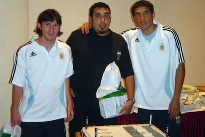 En 2006 hubo festejo triple: Messi, el cocinero Diego Iacovone y Juan Román Riquelme