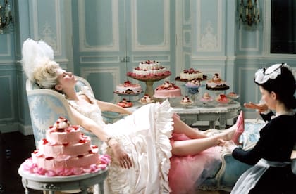En 2006, Sofía Coppola estrenó su película "María Antonieta", protagonizada por Kirsten Dunst