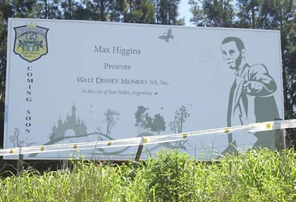En 2007, Patrick Higgins anunció la creación de un Disney World en 132 hectáreas, supuestamente de su propiedad y ubicadas en la ciudad de San Pedro