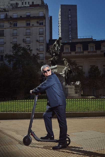 En 2008, Balmaceda decidió que era hora de dejar el periodismo para volver a la historia. “Siempre estuvo presente –asevera–, el gusto por la historia se mantuvo de manera casera. Sin que llegara a superficie del todo, pero allí estaba."