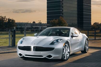 En 2008 Fisker Automotive presentó su primer modelo, el Karma, un híbrido enchufable de lujo