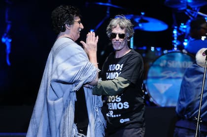 En 2009 festejó su cumpleaños con un concierto en el estadio de Vélez Sarsfield que marcó su regreso tras meses de aislamiento por su proceso de recuperación. Se desató un diluvio, por lo que el show fue recordado como "el concierto subacuático". Sobre el escenario, Charly recibió al Flaco Spinetta y cantaron juntos Rezo por vos.