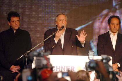 En 2009, Néstor Kirchner asumió su derrota escoltado por Sergio Massa