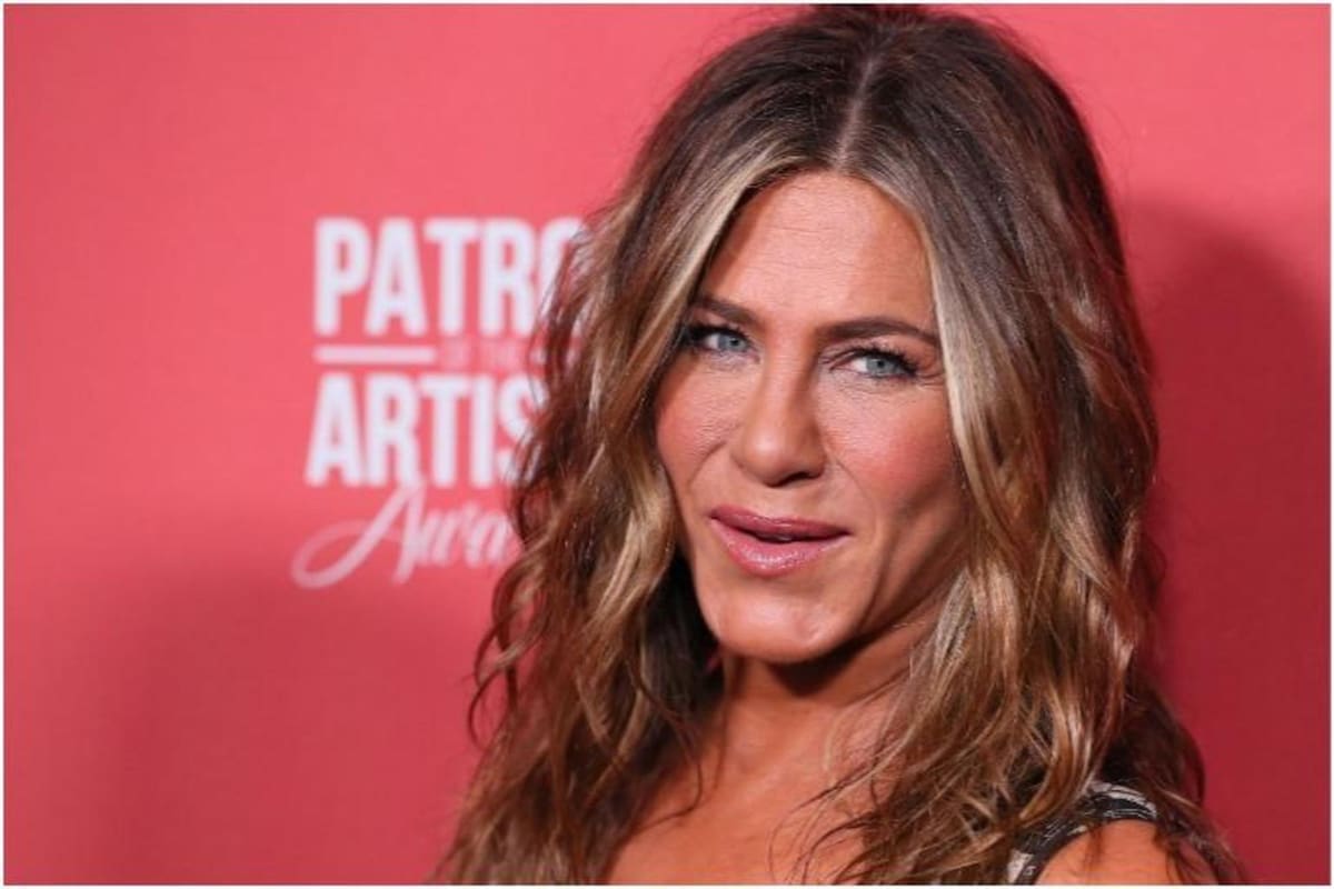 En 2011 decidió vender su mansión de Beverly Hills, en Los Ángeles, porque, según ella, se cansó de los bienes materiales.