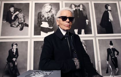 En 2012 el diseñador posa antes de una exhibición de fotos (otra de sus grandes pasiones) en Grand Palais, en París