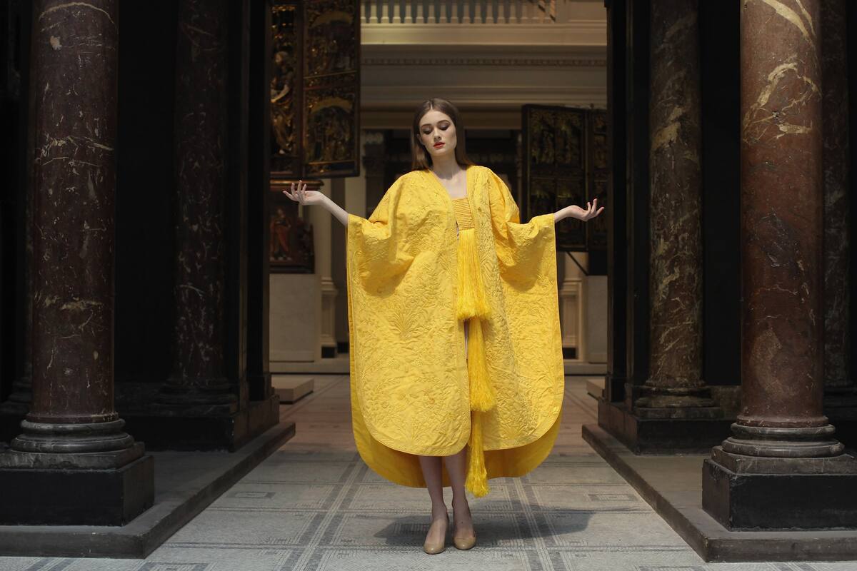 En 2012 la capa fue exhibida en el Museo Victoria & Albert de Londres