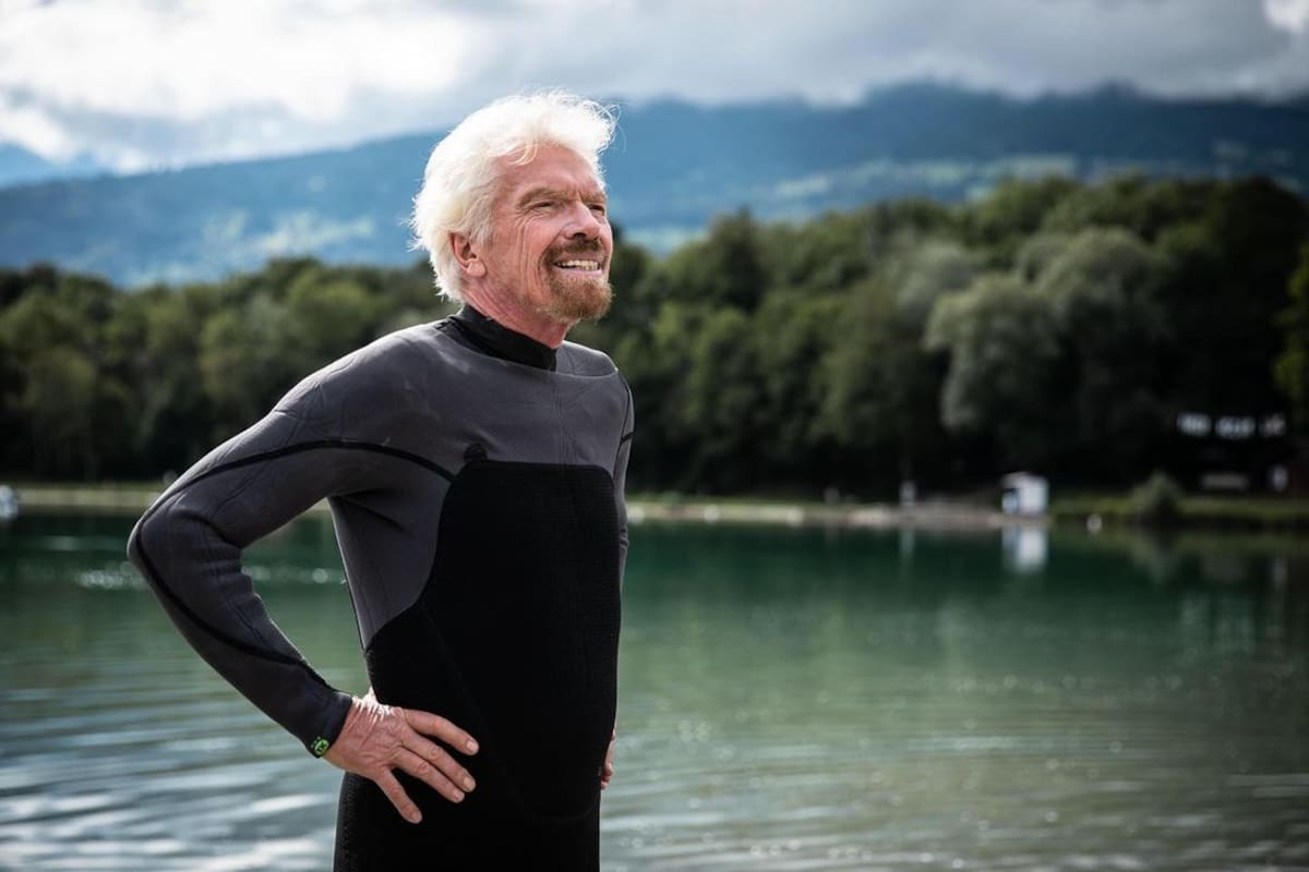 En 2012 se convirtió en la persona de más edad de hacer kitesurf en el Canal de la Mancha