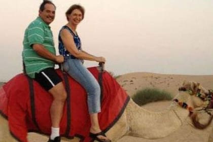 En 2013, Beatriz Rojkés y su marido, José Alperovich, disfrutaron en Emiratos Árabes de paseos en camellos