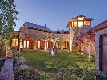 En 2014 compró una casa en Telluride, Colorado, por la que pagó 14 millones de dólares.
