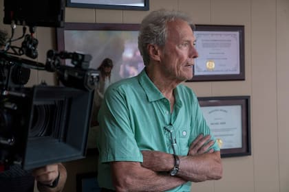 En 2015, tres hombres evitaron a bordo de un tren a París un atentado terrorista; el director los convenció de que actuaran de sí mismos en su nuevo film, que se estrena este jueves