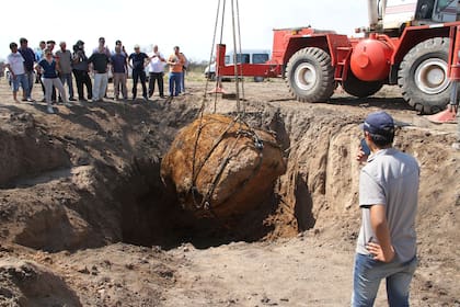 En 2016, cuando encontraron el meteorito Gancedo y lo izaron con una grúa