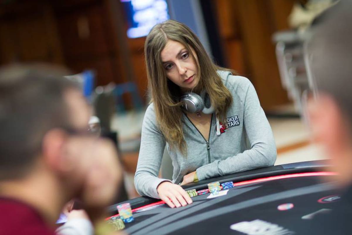 En 2016, la escritora y experta en psicología Maria Konnikova se interesó por el papel que desempeña la suerte en nuestras vidas y hasta qué punto se puede controlar todo lo que nos ocurre