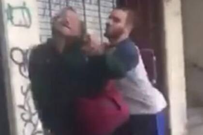 En 2016, un jugador del club San Cirano empujó por detrás a un hombre indigente.