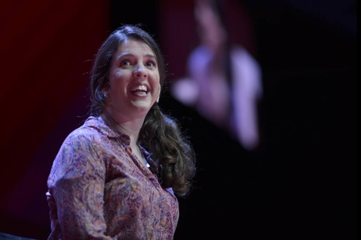 En 2017, Constanza brindó una charla TEDx Río de la Plata titulada "Discapacidad. Poder distinto", donde compartió su perspectiva sobre la discapacidad y la inclusión.