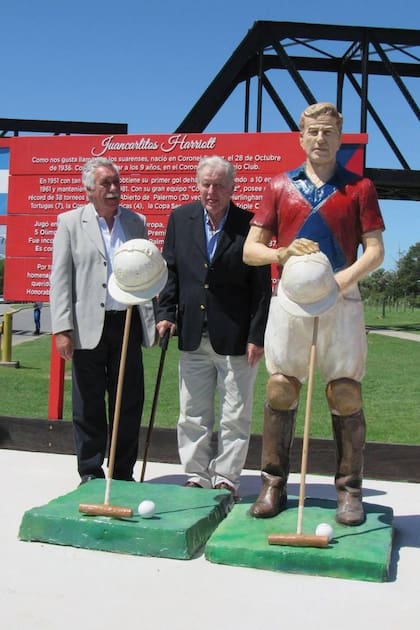 En 2017, en Coronel Suárez, lo homenajearon con su propia estatua.