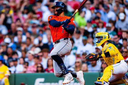En 2017 ganó la Serie Mundial con Houston, fue al Juego de las Estrellas y representó a Puerto Rico en el Clásico Mundial de Béisbol