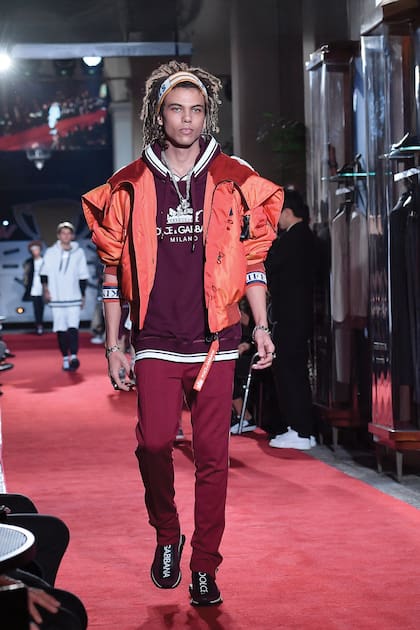En 2018, el joven modelo desfiló para Dolce & Gabbana en Milán.