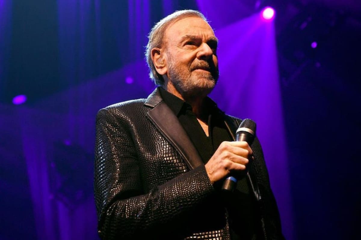 En 2018, Neil Diamond reveló que había sido diagnosticado con la enfermedad de Parkinson, por lo que suspendió todas sus giras musicales