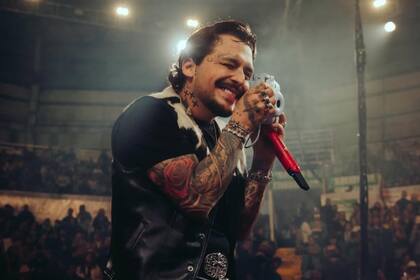 En 2018, Nodal recibió su primer Latin Grammy en la categoría de Mejor canción regional mexicana por 'Probablemente'. Foto: @nodal vía Instagram