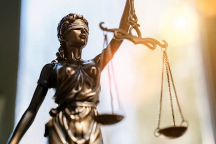 En 2019, cuando se fijó la cuota alimentaria para su primera hija, el padre aceptó destinar un 20% de su sueldo de policía