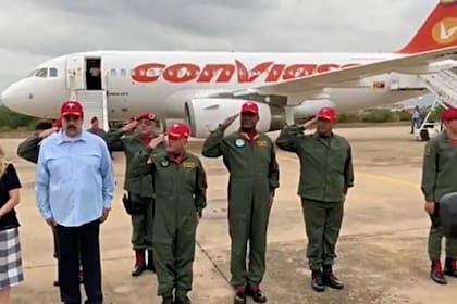 En 2019, el gobierno de Donald Trump prohibió participar en transacciones con personas que hayan actuado o pretendido actuar directa o indirectamente en nombre del gobierno de Venezuela