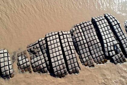 En 2021, la fuerte bajante del río Paraná dejó al descubierto la malla protectora del túnel subfluvial Hernandarias