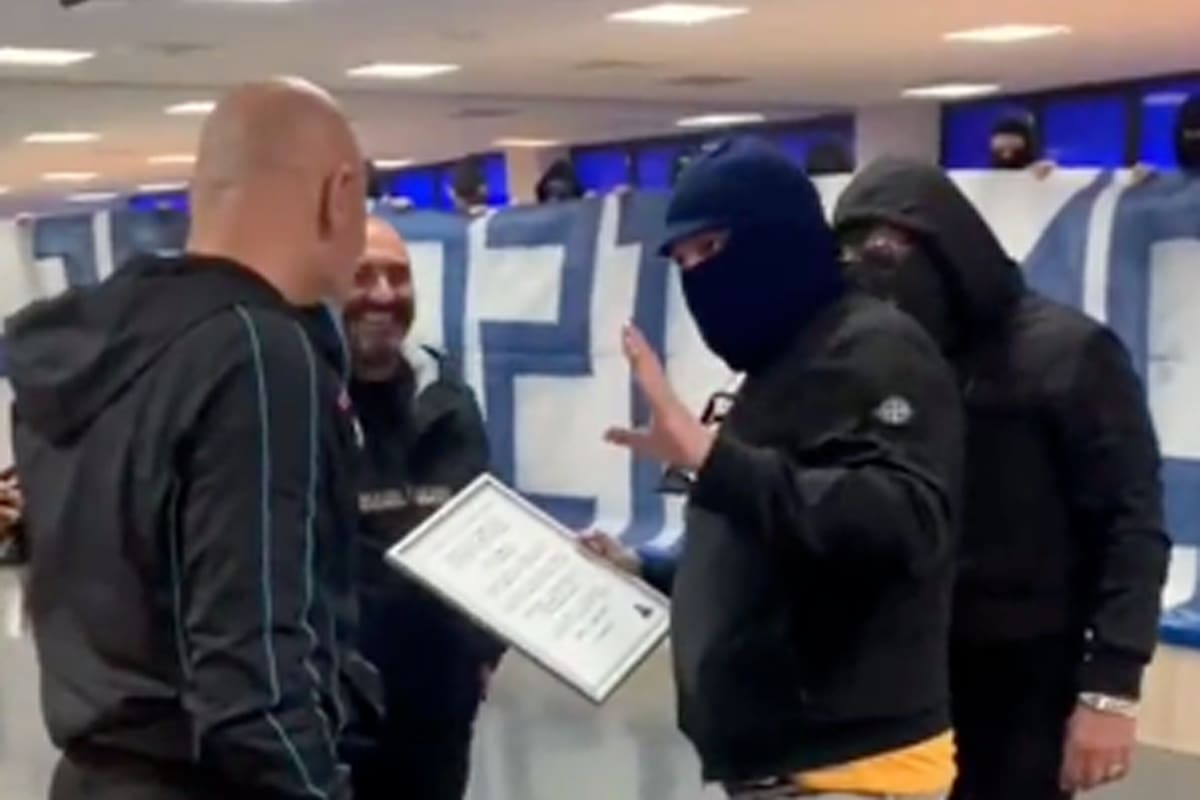 En 2021, los ultras le robaron el auto a Luciano Spalleti, con la promesa de que si renunciaba, se lo devolvían. Hoy, abandonó el club y le llevaron al predio el volante de su Fiat robado.