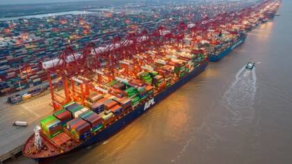 En 2021 representó el 17% del tráfico de contenedores de China y el 27% de las exportaciones de China