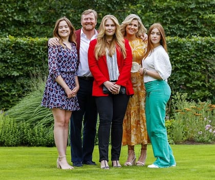 En 2021 se realizó también en el Palacio Huis ten Bosch en La Haya. Amalia estrenó una chaqueta roja de Tommy Hilfiger.