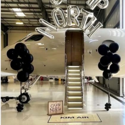 En 2022, Kim Kardashian acumuló más de 57 vuelos privados