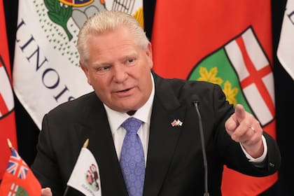 En 2024, el gobernador firmó un memorando de entendimiento con el primer ministro Doug Ford para impulsar cooperación e inversión