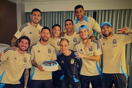 En 2024, Messi recibió la visita de "la mesa chica" de la selección en su habitación