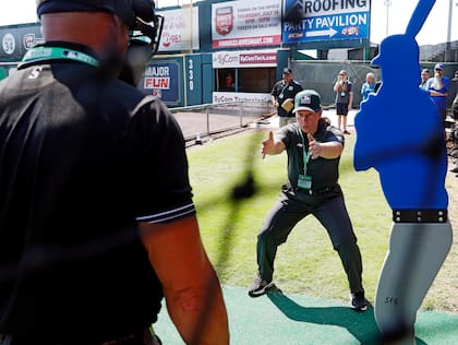En 2024, Pawol se convirtió en la primera mujer desde 2007 en arbitrar partidos de entrenamiento de primavera de MLB