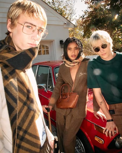 En 2024 Sasha (izquierda) hizo su debut como modelo (Foto: Instagram @sashapeteschreiber)