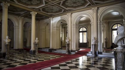 En 2024 se aseguraron cinco bustos presidenciales más pero la proporción del aumento del contrato fue menor que la de 2023.