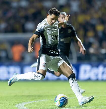 En 2025, Ángel Romero perdió protagonismo y se fue libre de Corinthians