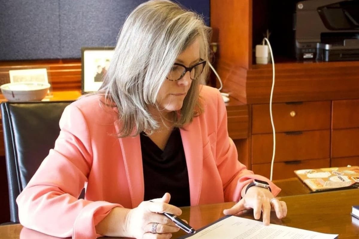 En 2025 entran en vigor estas leyes firmadas por la gobernadora de Arizona Katie Hobbs