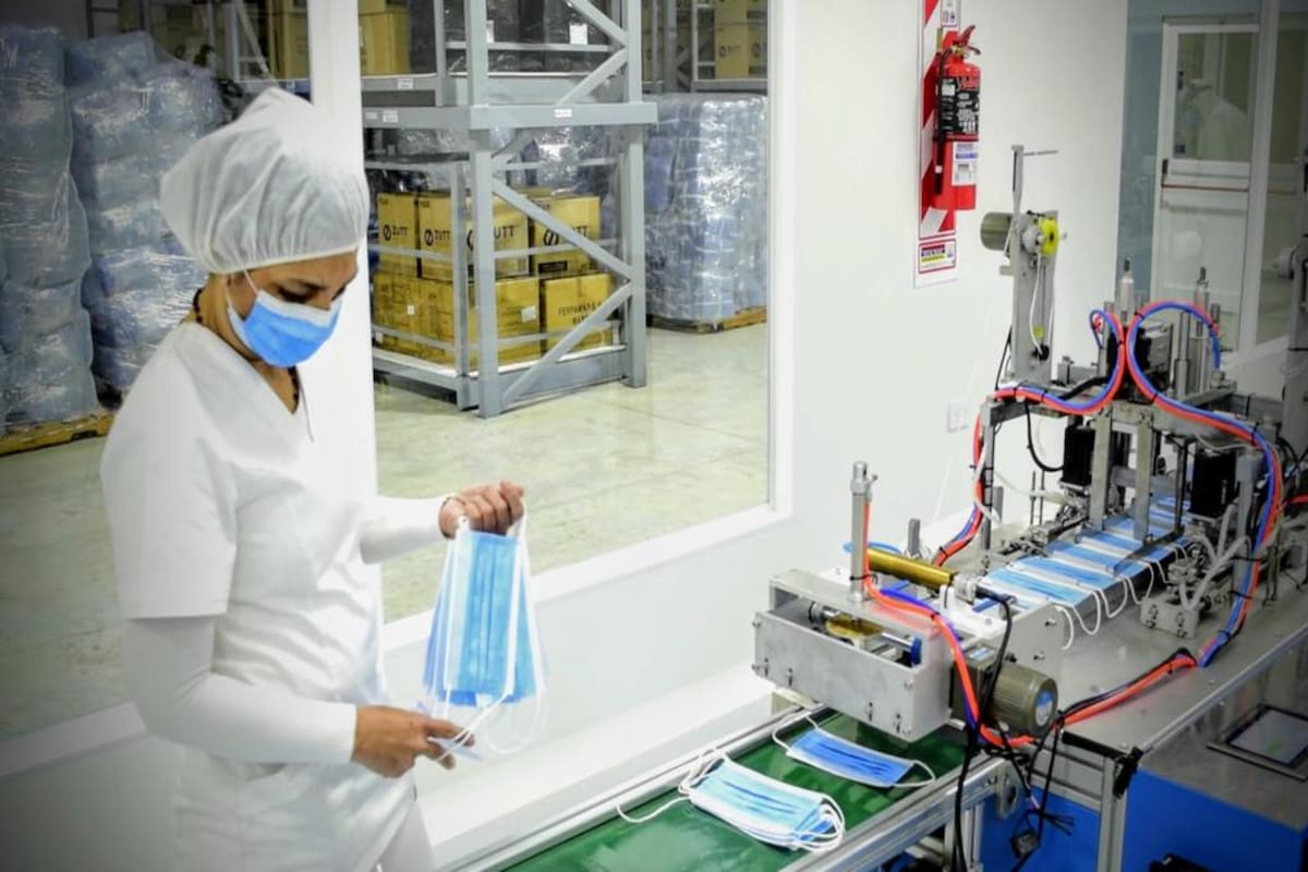 En 45 días, la empresa tecnológica construyó una fábrica para comenzar a producir barbijos