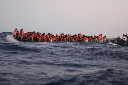 En 48 horas, Sea-Watch 4 rescató a más de 200 hombres, mujeres y niños en tres operaciones separadas para salvar vidas
