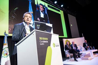 En Aapresid el ministro Luis Miguel Etchevehere dijo que el Gobierno insistirá por semillas en el Congreso