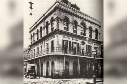 En abril de 1834 la mansión se quemó
