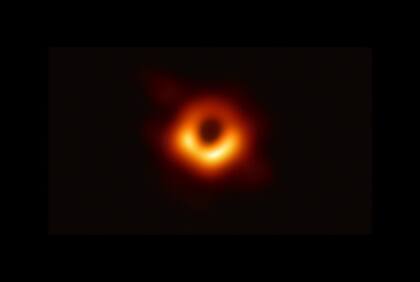 En abril de 2019 se obtuvo esta imagen de un agujero negro y su sombra por primera vez